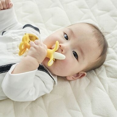 EDISONmama banana-shaped baby teether 3mth+ EDISONmama banana-shaped baby teether 3mth+