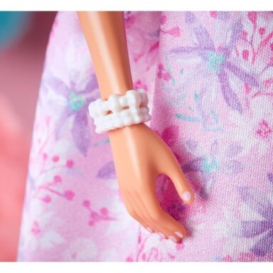 Kolekcinė Barbie lėlė su gėlėta alyvine suknele Kolekcinė Barbie lėlė su gėlėta alyvine suknele