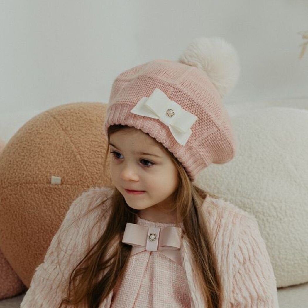 Megzta beretė mergaitei su kailio bumbulu Jamiks Kathrine rose 1